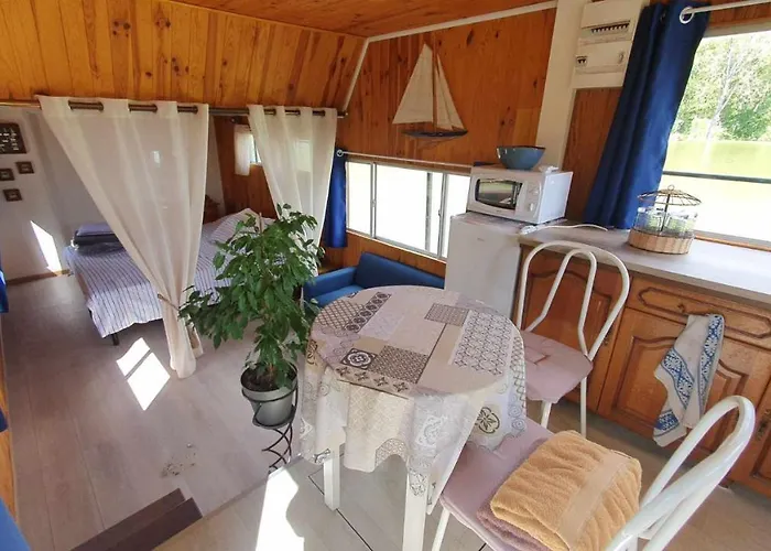 Peniche La Belle Daisy 보트호텔 Campsegret